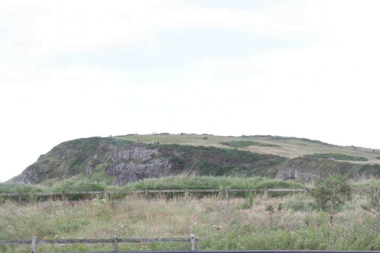 Causeway Hotel Bushmills Bagian luar foto